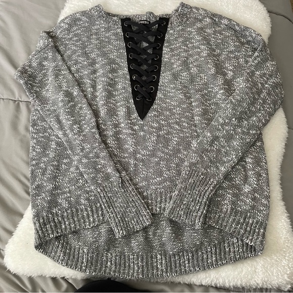 NWT Express Marled Gray Knit Lace Front Sweater - Picture 2 of 11